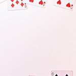 Мини-игры онлайн-казино на экране компьютера с игровыми элементами